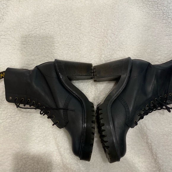 DR MARTENS KENDRA HEELED BOOT Size:8.5 - Picture 9 of 13